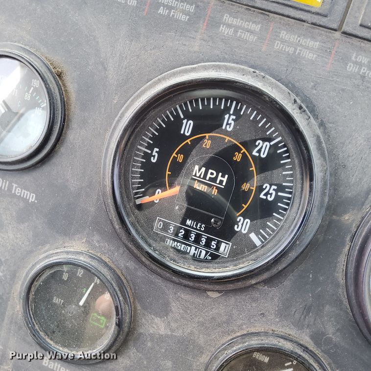 image for item ET4021 2000 Elgin Pelican Series P street sweeper truck