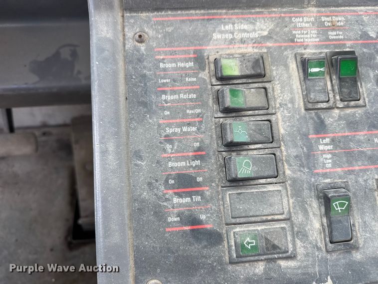 image for item ET4021 2000 Elgin Pelican Series P street sweeper truck