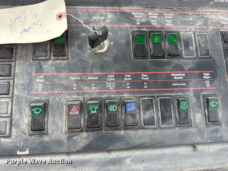 image for item ET4021 2000 Elgin Pelican Series P street sweeper truck