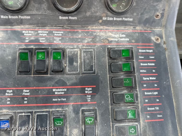 image for item ET4021 2000 Elgin Pelican Series P street sweeper truck