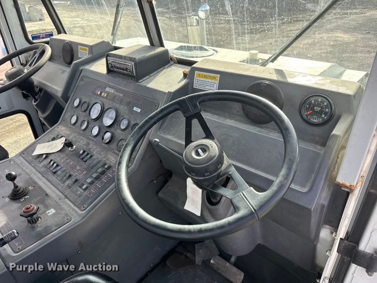 image for item ET4021 2000 Elgin Pelican Series P street sweeper truck