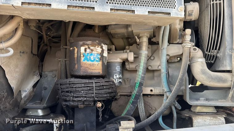 image for item ET4021 2000 Elgin Pelican Series P street sweeper truck