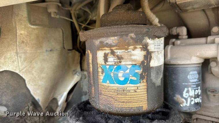 image for item ET4021 2000 Elgin Pelican Series P street sweeper truck