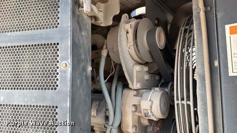 image for item ET4021 2000 Elgin Pelican Series P street sweeper truck