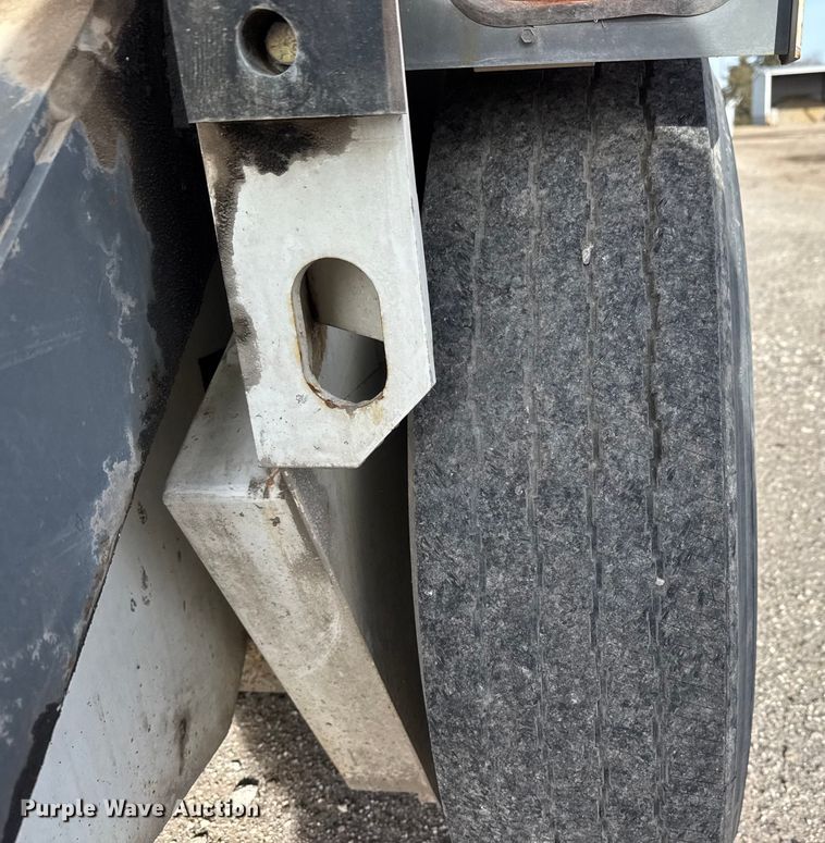 image for item ET4021 2000 Elgin Pelican Series P street sweeper truck