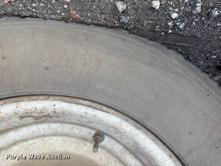 image for item ET4021 2000 Elgin Pelican Series P street sweeper truck