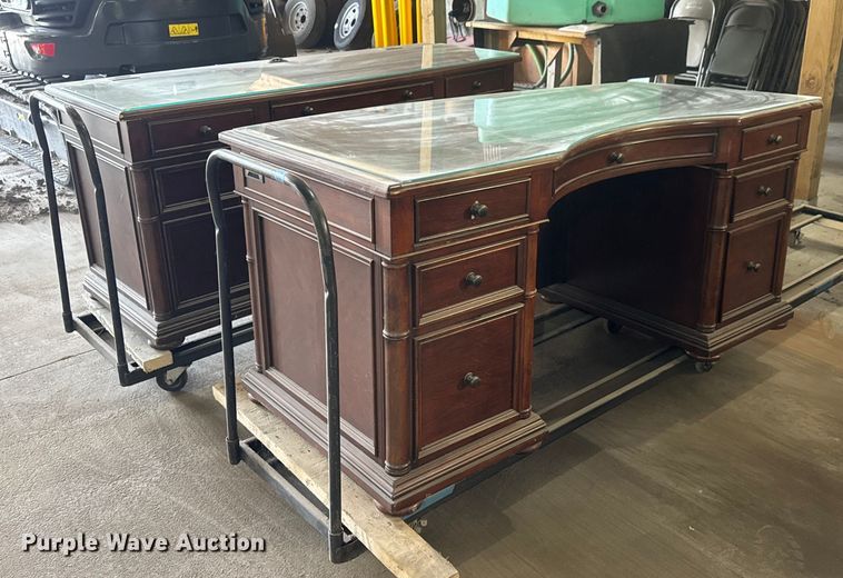 image for item ET4022 (2) desks