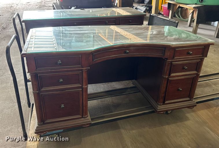 image for item ET4022 (2) desks