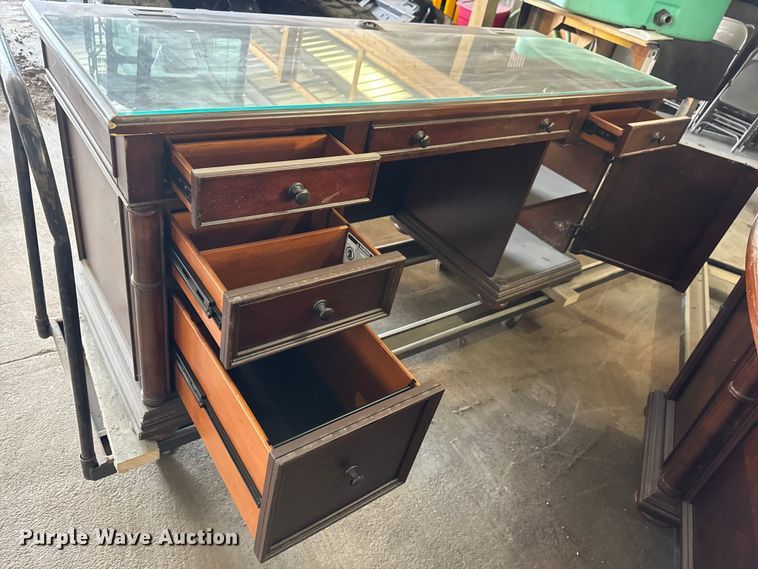 image for item ET4022 (2) desks