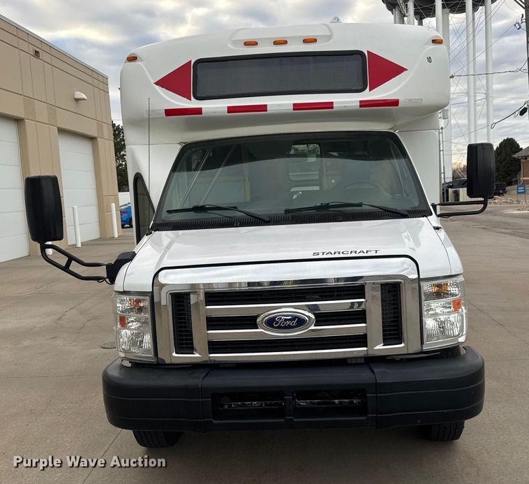 image for item ET4045 2016 Ford E450 shuttle bus