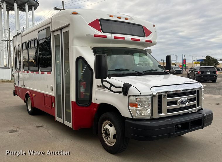 image for item ET4045 2016 Ford E450 shuttle bus