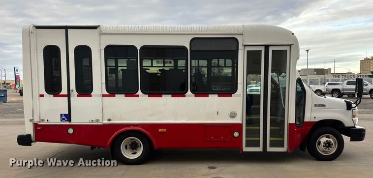 image for item ET4045 2016 Ford E450 shuttle bus