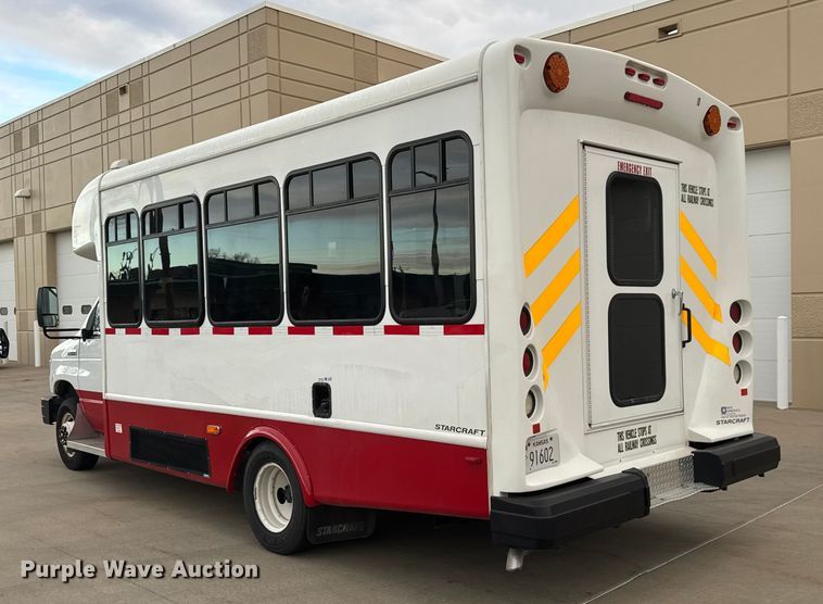 image for item ET4045 2016 Ford E450 shuttle bus
