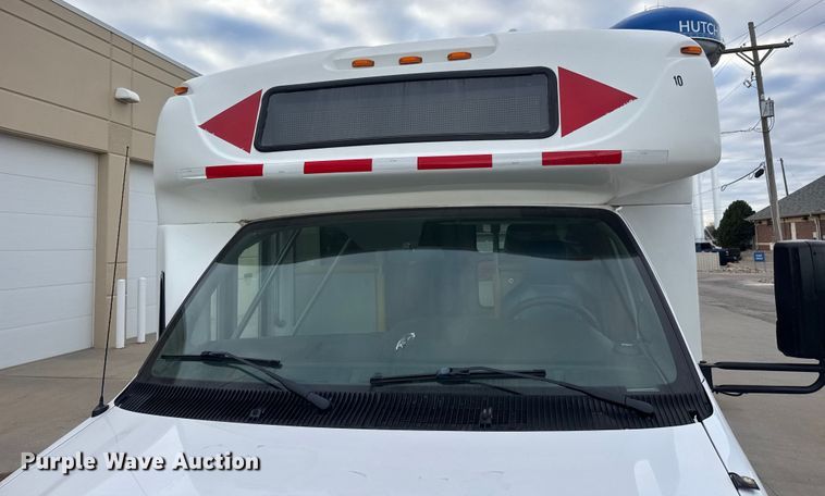 image for item ET4045 2016 Ford E450 shuttle bus