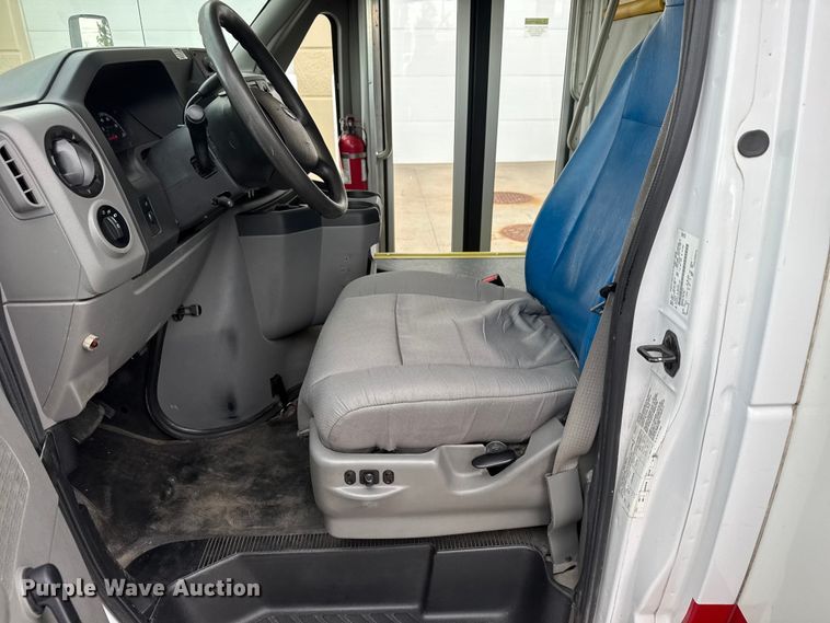 image for item ET4045 2016 Ford E450 shuttle bus