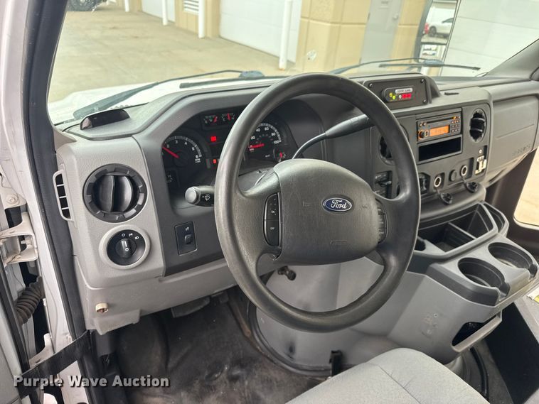 image for item ET4045 2016 Ford E450 shuttle bus