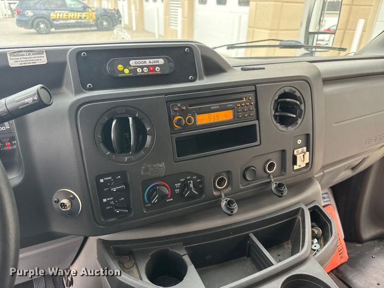 image for item ET4045 2016 Ford E450 shuttle bus