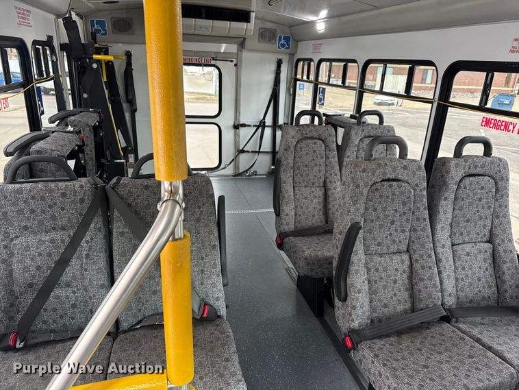 image for item ET4045 2016 Ford E450 shuttle bus