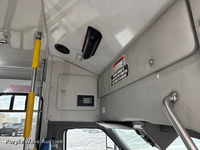 image for item ET4045 2016 Ford E450 shuttle bus