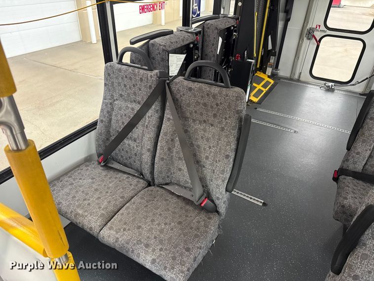 image for item ET4045 2016 Ford E450 shuttle bus