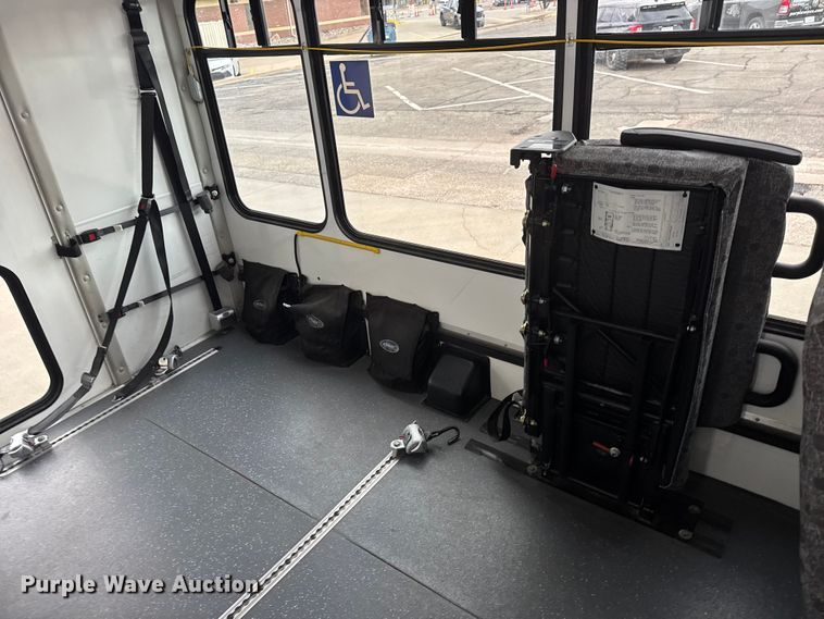 image for item ET4045 2016 Ford E450 shuttle bus