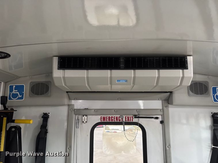 image for item ET4045 2016 Ford E450 shuttle bus