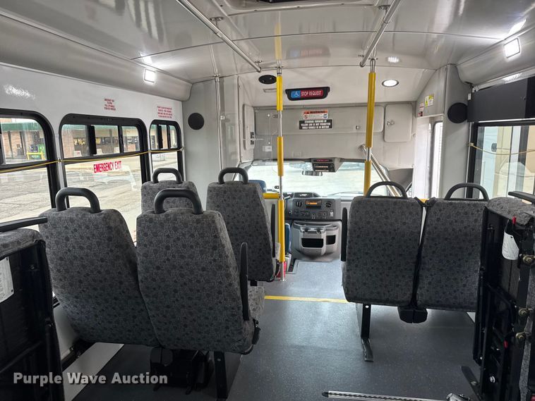 image for item ET4045 2016 Ford E450 shuttle bus