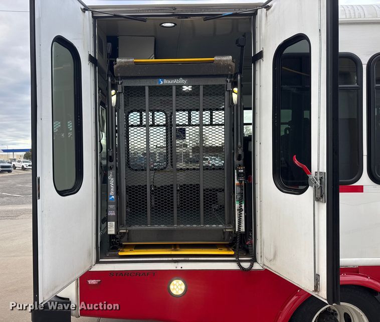 image for item ET4045 2016 Ford E450 shuttle bus