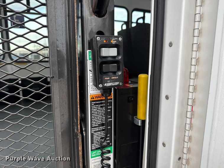 image for item ET4045 2016 Ford E450 shuttle bus