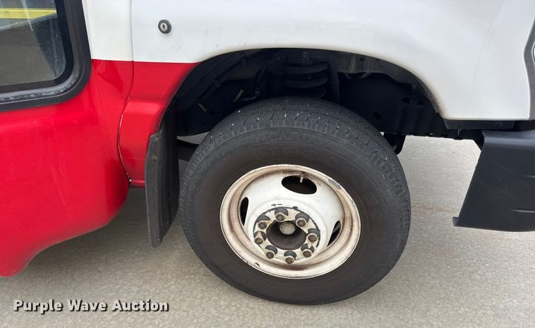 image for item ET4045 2016 Ford E450 shuttle bus