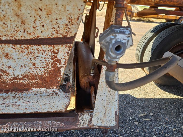 image for item EU3768 1981 Timpte-Beall bottom dump trailer