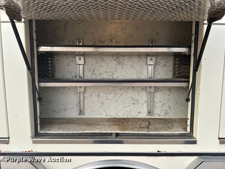 image for item EU6453 1995 Ford LN8000 fire truck