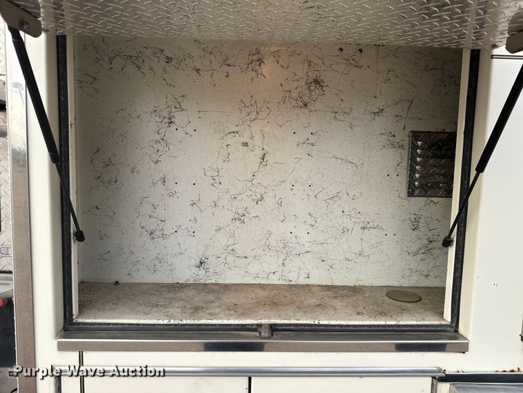 image for item EU6453 1995 Ford LN8000 fire truck