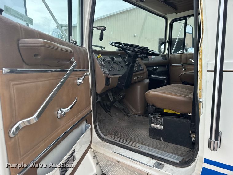 image for item EU6453 1995 Ford LN8000 fire truck