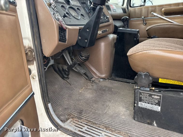 image for item EU6453 1995 Ford LN8000 fire truck