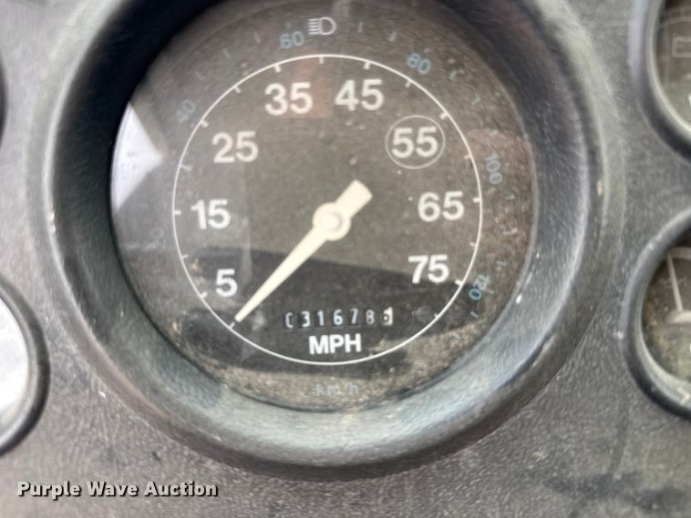 image for item EU6453 1995 Ford LN8000 fire truck