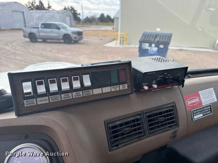 image for item EU6453 1995 Ford LN8000 fire truck