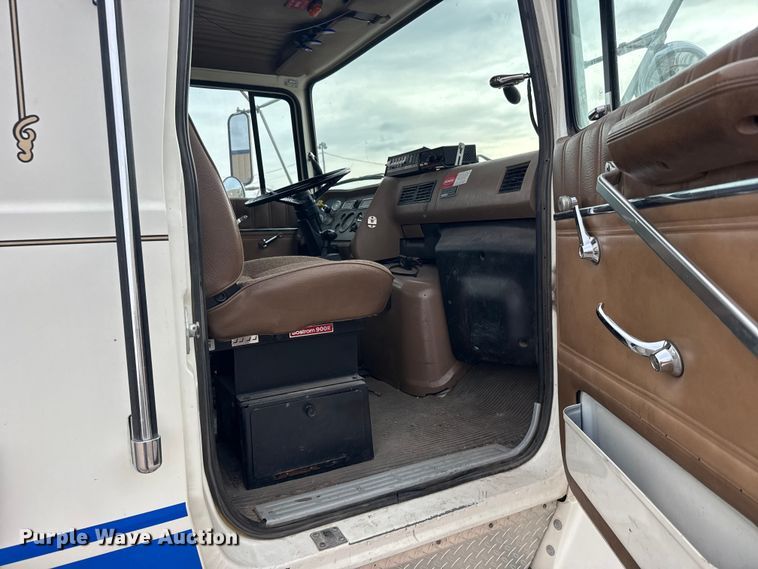 image for item EU6453 1995 Ford LN8000 fire truck