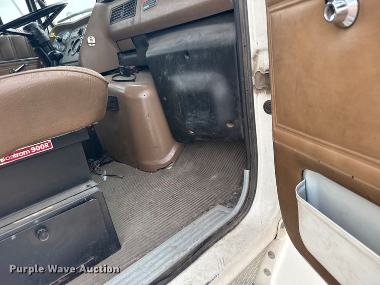 image for item EU6453 1995 Ford LN8000 fire truck