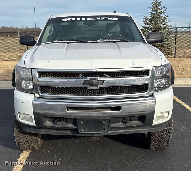 image for item EU6471 2009 Chevrolet Silverado 1500 Crew Cab pickup truck