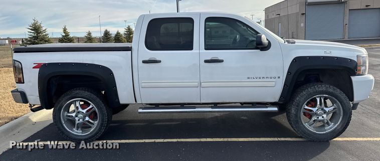 image for item EU6471 2009 Chevrolet Silverado 1500 Crew Cab pickup truck