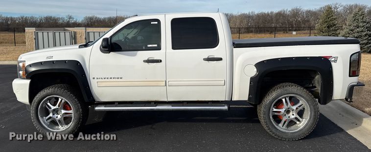 image for item EU6471 2009 Chevrolet Silverado 1500 Crew Cab pickup truck