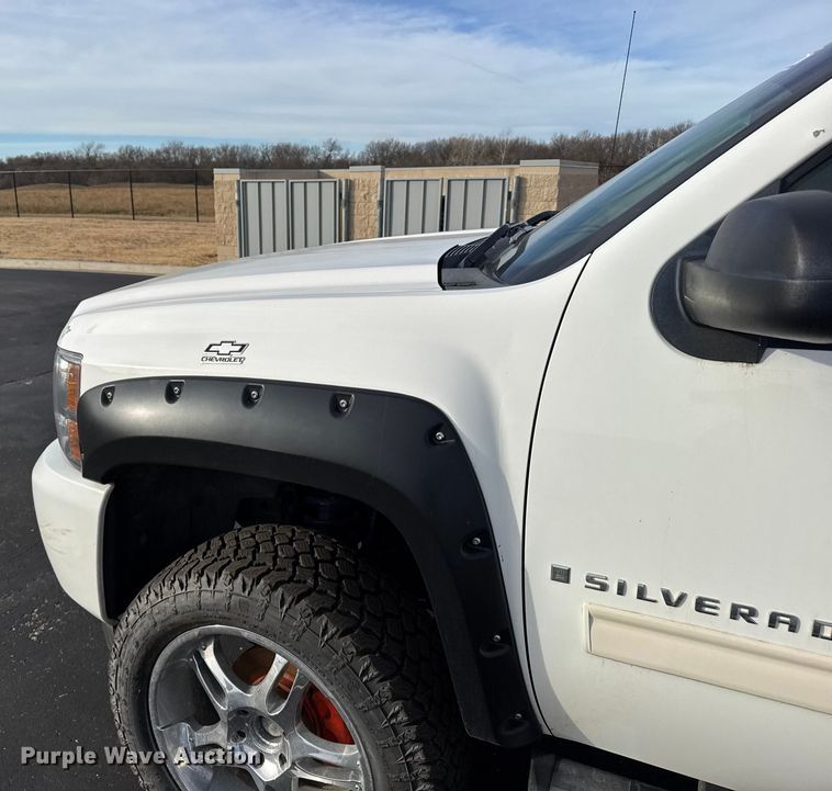 image for item EU6471 2009 Chevrolet Silverado 1500 Crew Cab pickup truck