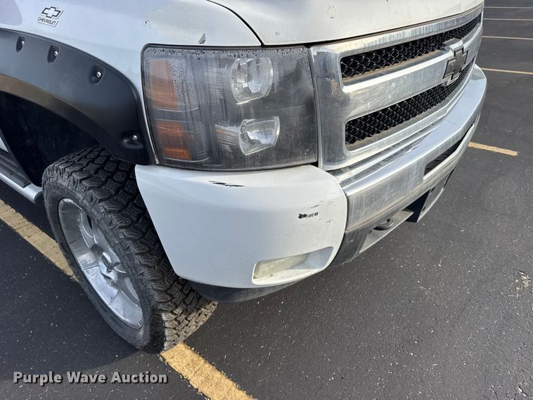 image for item EU6471 2009 Chevrolet Silverado 1500 Crew Cab pickup truck