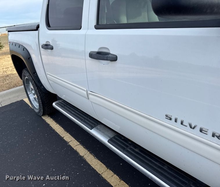 image for item EU6471 2009 Chevrolet Silverado 1500 Crew Cab pickup truck