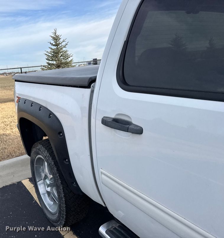 image for item EU6471 2009 Chevrolet Silverado 1500 Crew Cab pickup truck