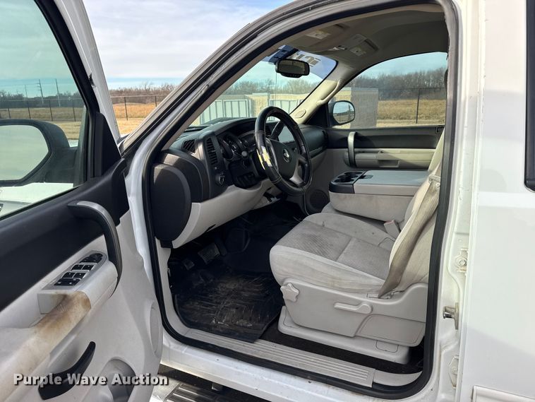 image for item EU6471 2009 Chevrolet Silverado 1500 Crew Cab pickup truck