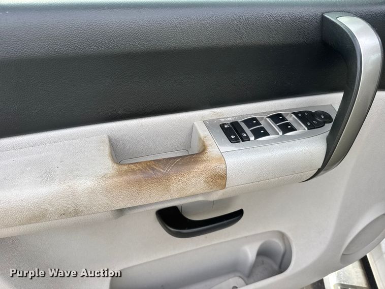 image for item EU6471 2009 Chevrolet Silverado 1500 Crew Cab pickup truck