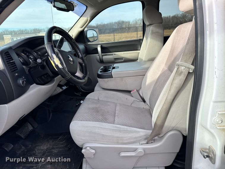 image for item EU6471 2009 Chevrolet Silverado 1500 Crew Cab pickup truck