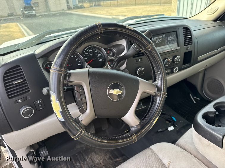 image for item EU6471 2009 Chevrolet Silverado 1500 Crew Cab pickup truck